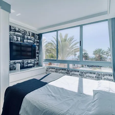Modern Concept Estudio Junto Al Mar Con Piscina Apartment