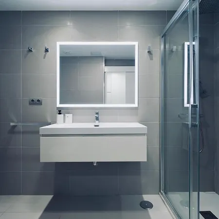 Modern Concept Estudio Junto Al Mar Con Piscina *